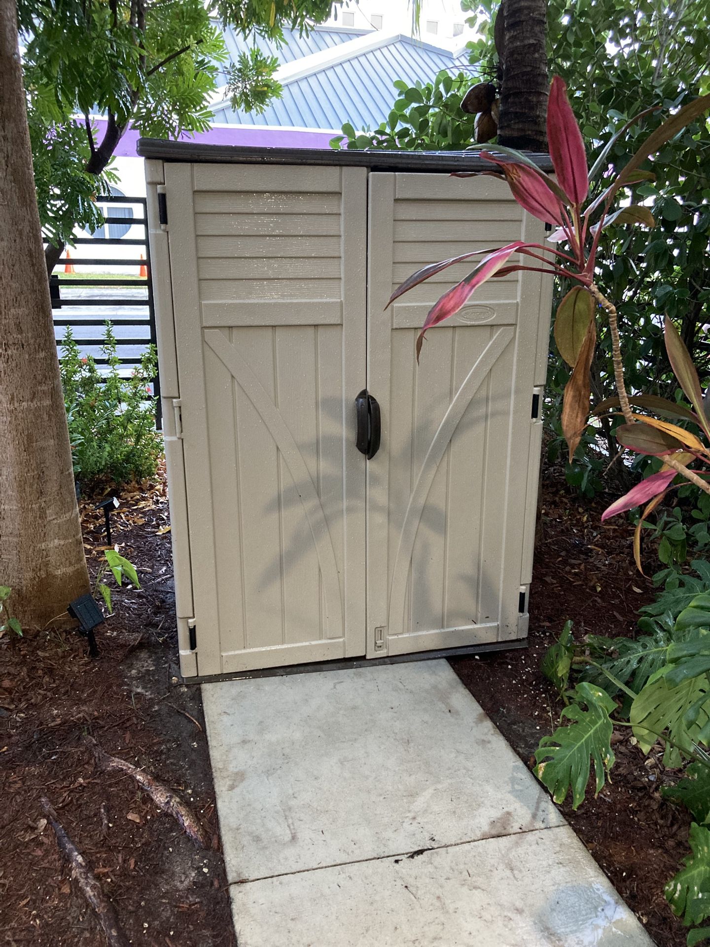 Outdoor Shed (MAKE AN OFFER)