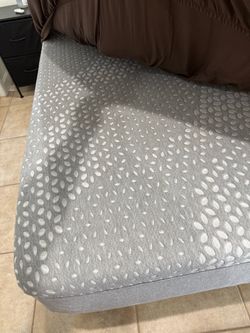 Costco Sealy Posturepedic 12” Hybrid King Mattress