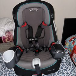 Graco Nautilus Booster Car Seat / Silla De Carro Graco 