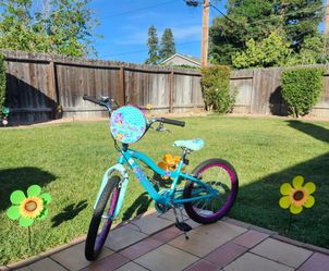 Brand New Schwinn Deelite 20" Kids' Bike