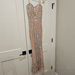 FashionNova Size M but it looks like S