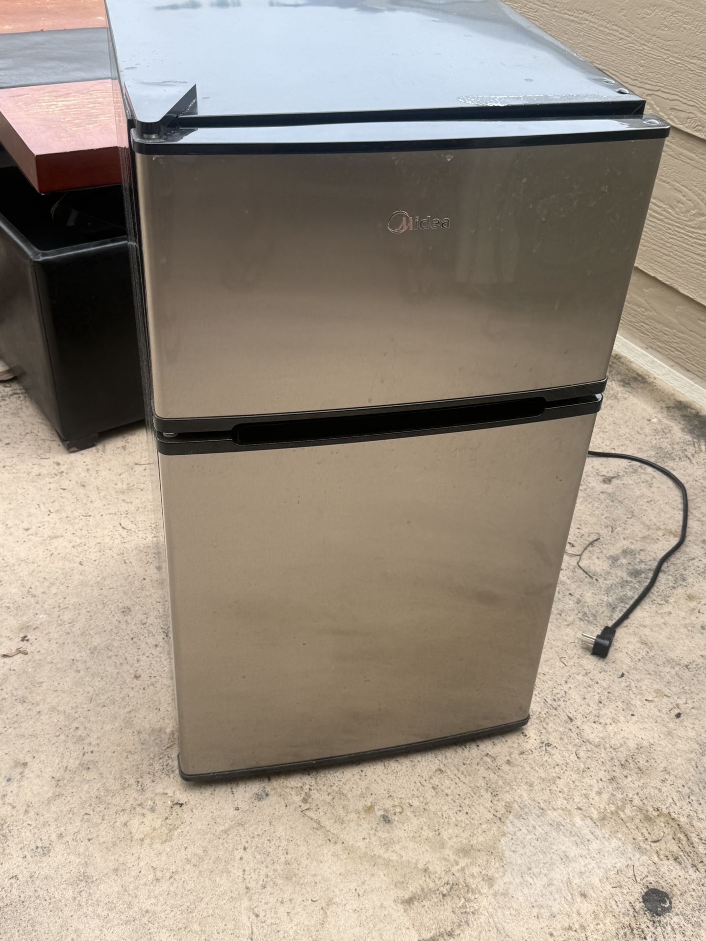 Midea Mini Fridge With freezer