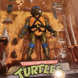 TEENAGE MUTANT NINJA TURTLE LEONARDO
