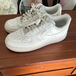 10 1/2 Lightly Used NIKE AF1