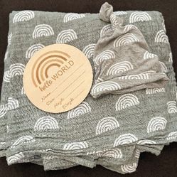 Newborn Swaddle & Announcement