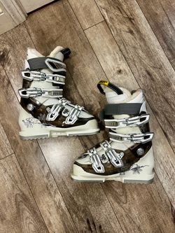 SALOMON SKI BOOTS SIZE 23.5