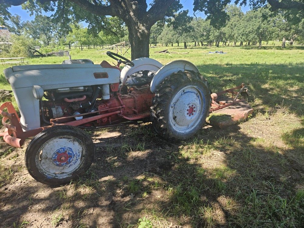 Rebuilt 32hp Ford GAS tractor With 5ft Cutter