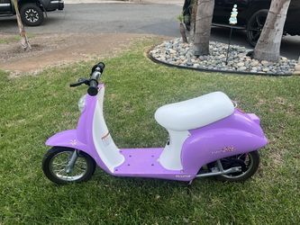 Like New Razor Electric Scooter w/ Charger