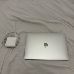2017 MACBOOK PRO (READ DESC.‼️)