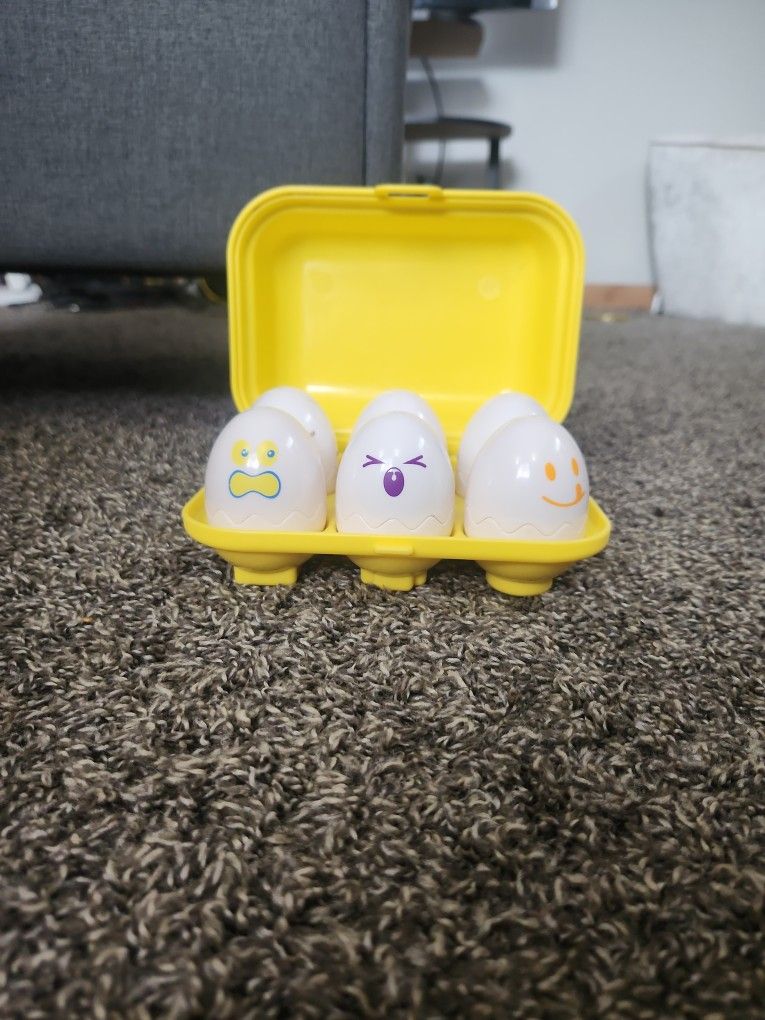 Kids Play Eggs