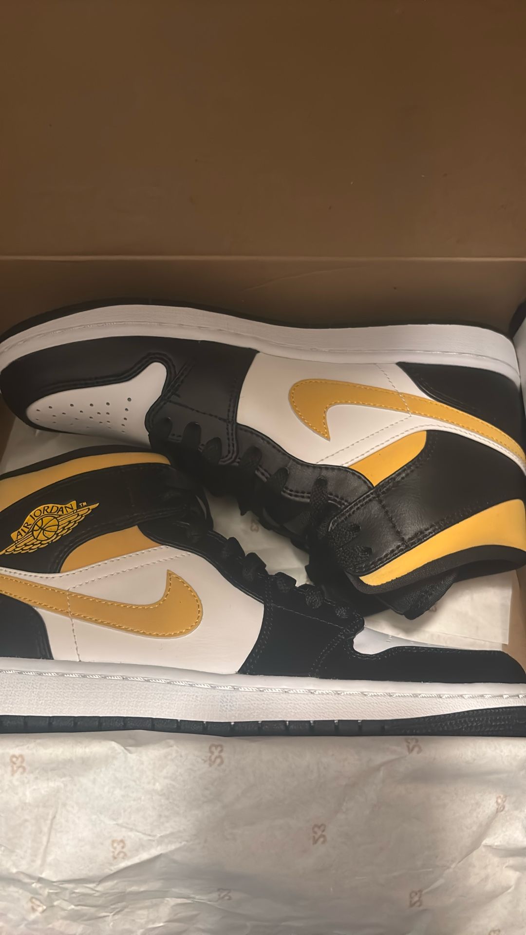 AIR JORDAN 1 MID