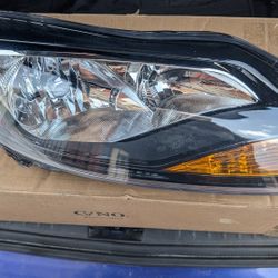 Used passenger side headlight 2014 Ford Focus ST