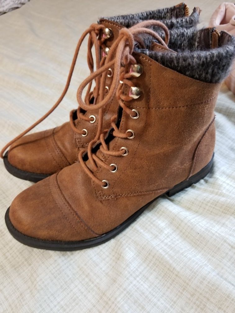 Women boots Size 71/2