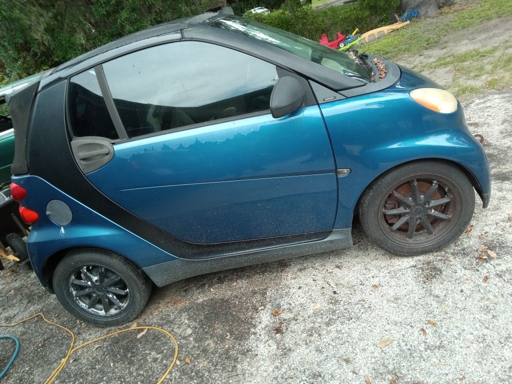 2009 Smart Car Runs And Drives Needs Battery