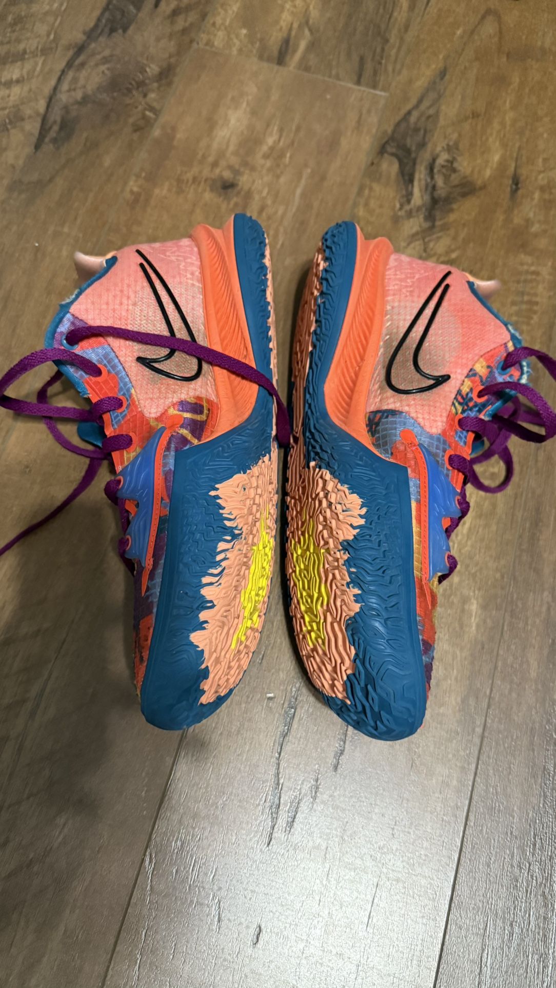 Nike Kyrie Low 4 EP '7 World 1 People' size 11