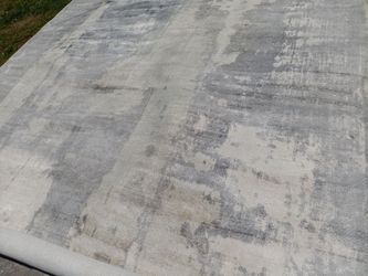 Beautiful rug hand knotted quality rug