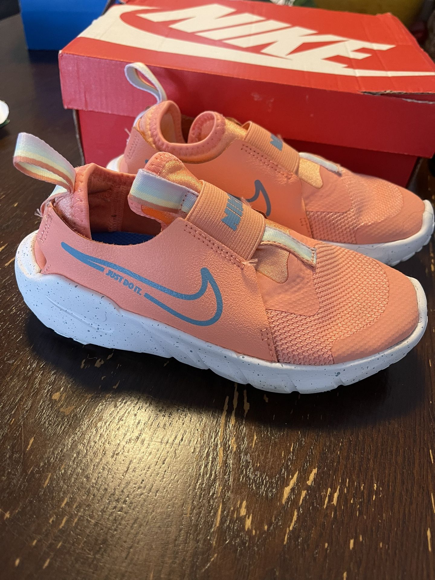 Girls Nikes (13c)