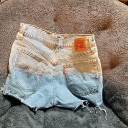 Women’s Levi Sorts
