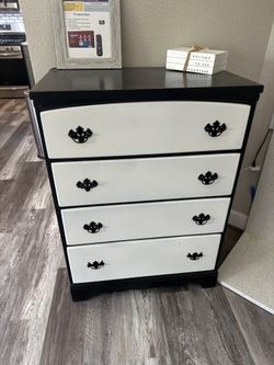 Airbnb furniture Sale Dressers, beds, Nightstands Tables