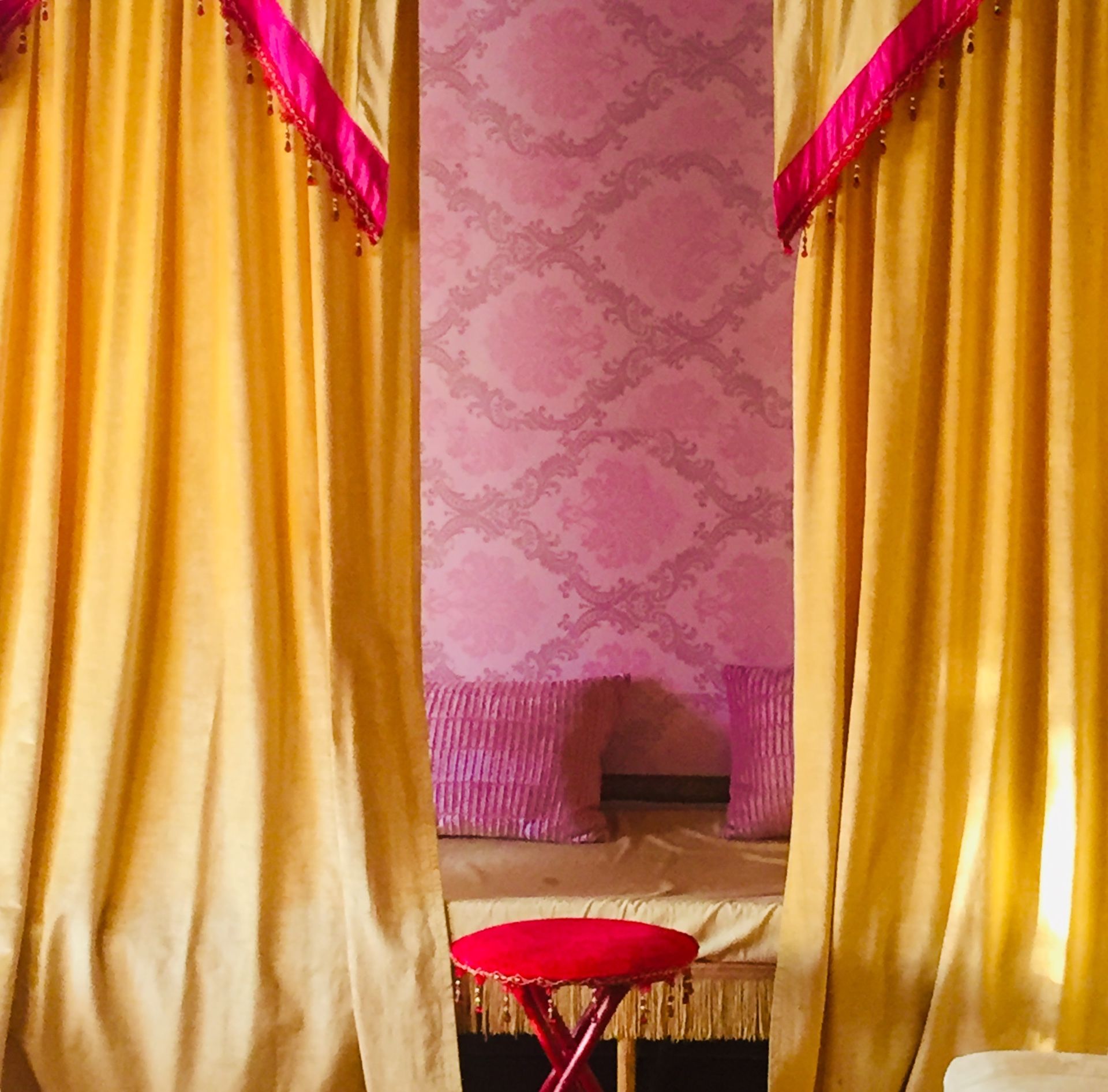 Bed With Curtains Elvis Presley Style