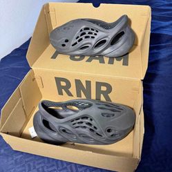 Yeezy “ONYX” Foam Runners 