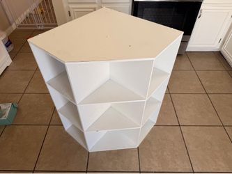 Corner cubby shelf