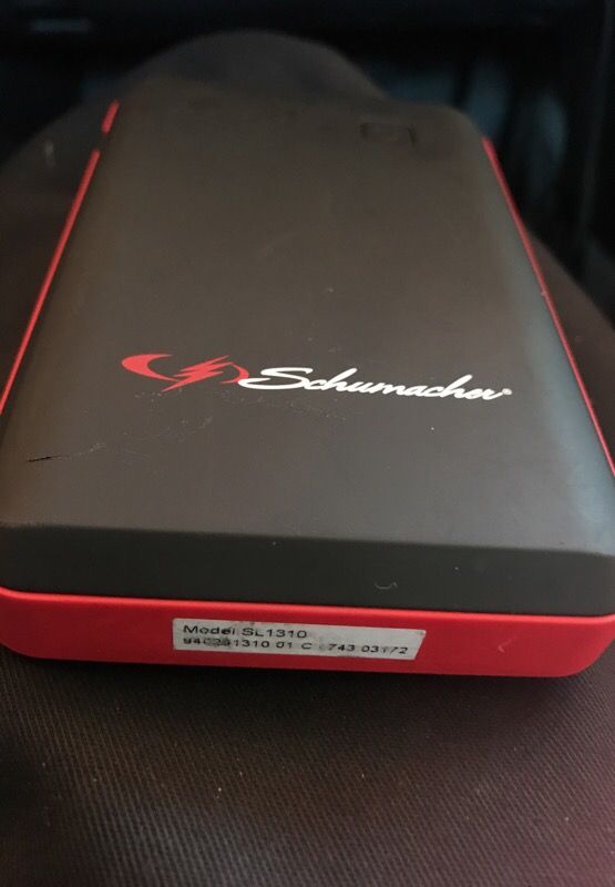 Schumacher SL1310 car battery jumper / battery pack