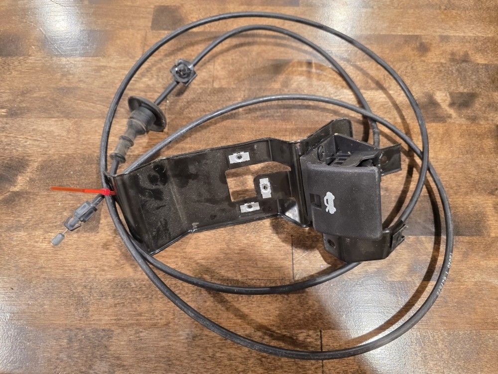 2003-07 Cadillac CTS Hood Release / Trim