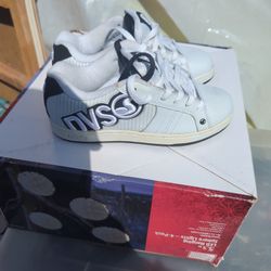 Tenis Para Niño Talla 4 1/2 DVS Nuevos 