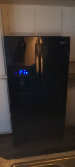 Un refrigerador wihilpool