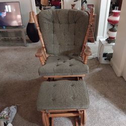 Hardwood "Newport"Four Post Upholstered Glider Chair And Upholstered Glider Ottoman 