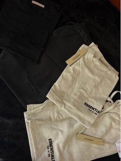 Black M shirt Essential