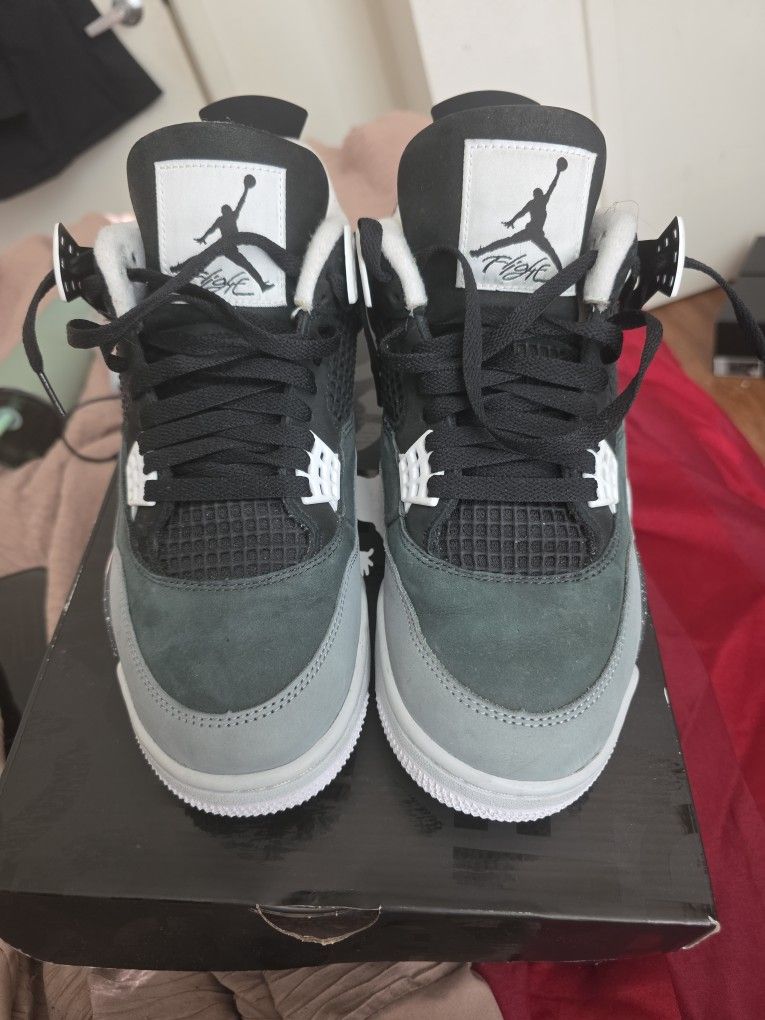 Jordan 4 'Fear' Size 9.5