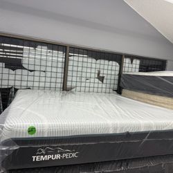 KING SIZE TEMPURPEDIC PROADAPT (FIRM) MATTRESS & BOX SPRINGS BED SET