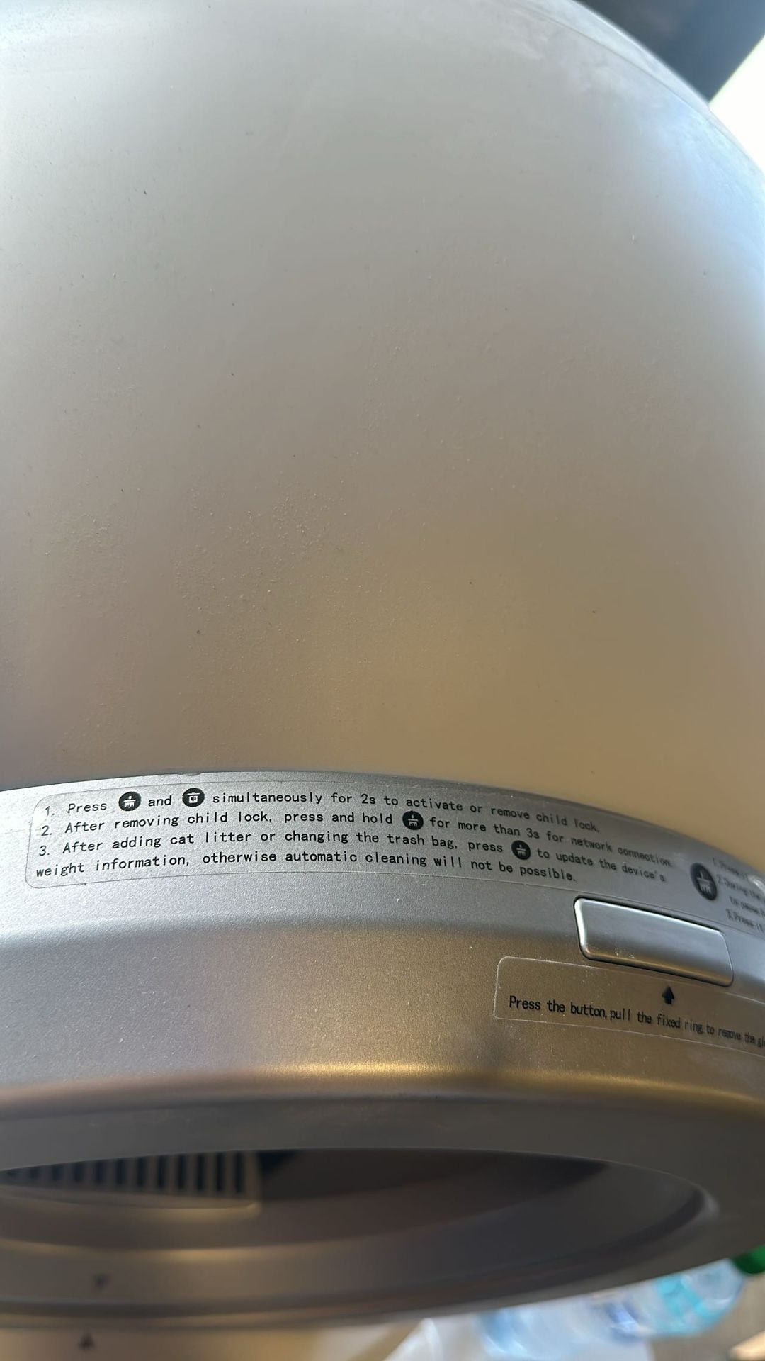 Like new Self Cleaning Automatic Cat Litter Box With App Remote Control$130