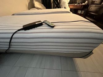 Adjustable Electric Bed – Excellent Condition!