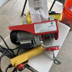 Harbor Freight Electric Hoist In Mint Condition With Remote Control Instruction $50