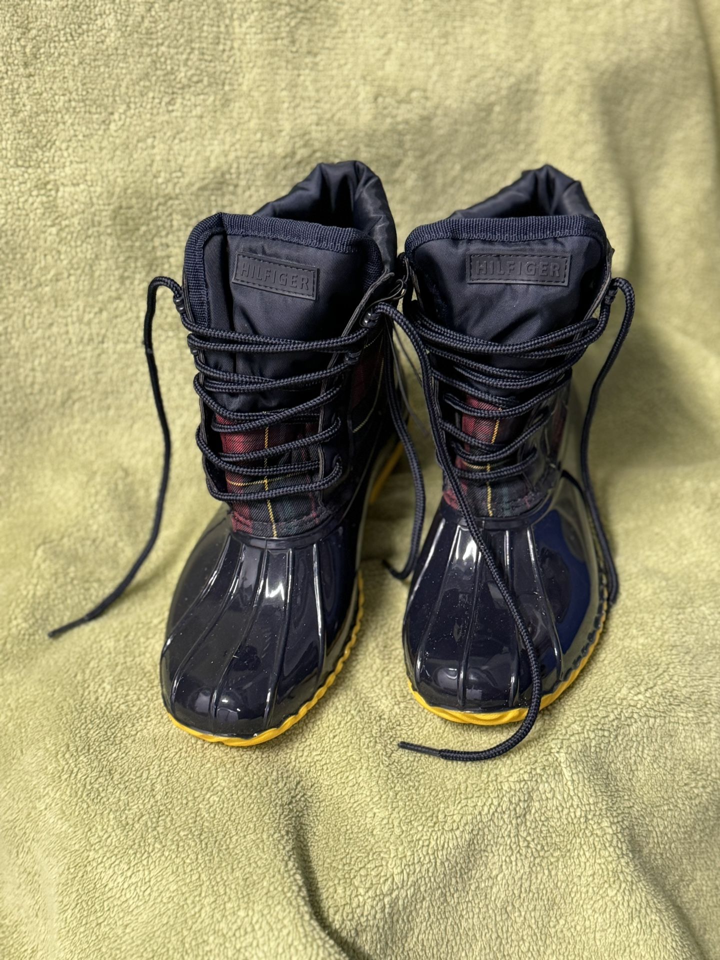 TOMMY HILFIGER SNOW BOOTS