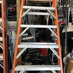 12’ Husky Fiberglass Ladder