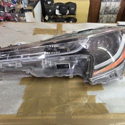 2020 - 2022 Toyota corolla left headlight