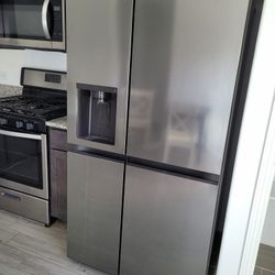 LG Side-By-Side Refrigerator 