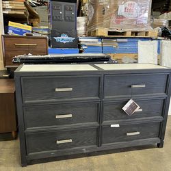 Universal Broadmoore black 6- drawer dresser