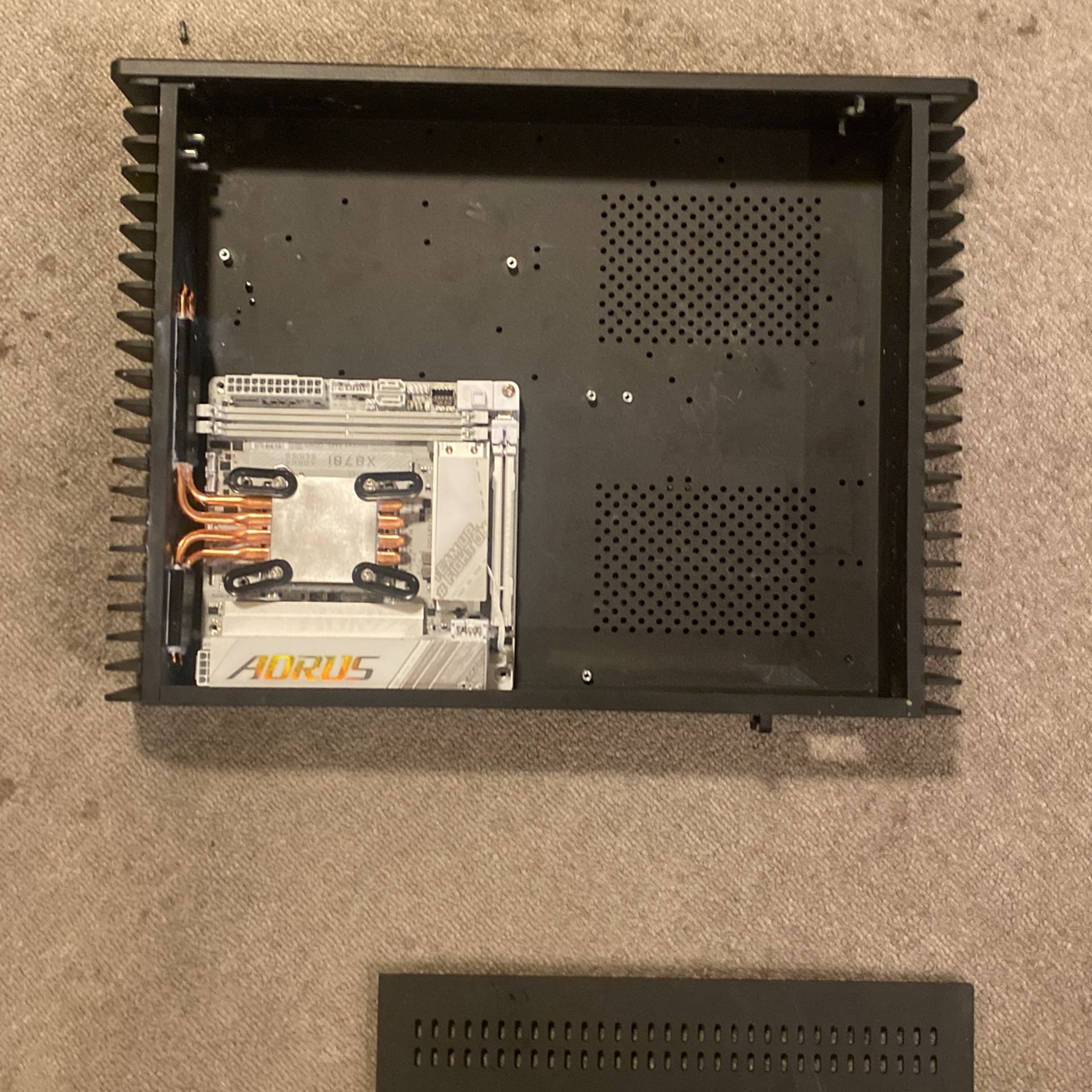Streacom FC5 Alpha fanless HTPC (Home Theater PC) case