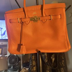 Very nice lether bag for women
