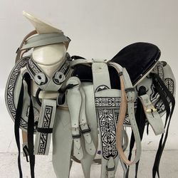 Nueva Montura Charra Bordada Con Fuste Amplio