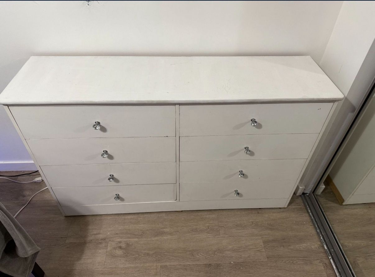 DRESSER