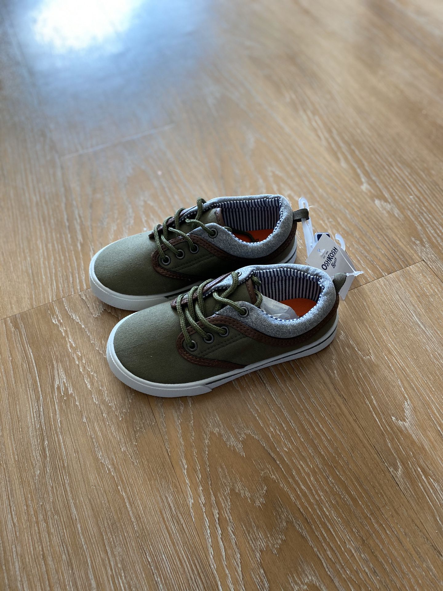 OshKosh- Kids Casual Sneaker - Size 13 - Green/Brown