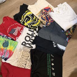 Assorted women’s tshirts size large