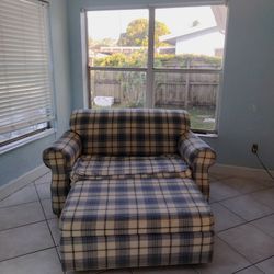 Love Seat & Ottoman Pullout Bed