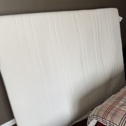 Almost New Mattress Queen Size 